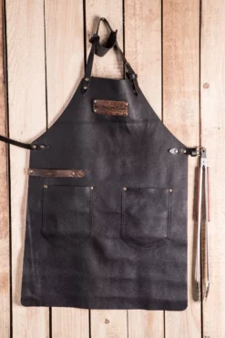 Der Merklinger Grillschürze Aus Nappaleder 16 Der Merklinger Grillschürze Aus Nappaleder -CAFIRO Verkaufsgeschäft renecernyfotografie 7 jpg